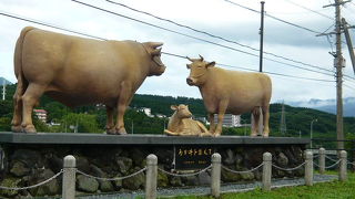 駐車場には大きな阿蘇牛