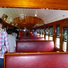 普通車の車内はこんな感じです
