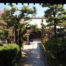 あちこちに見られるお寺や歴史的価値のある建物