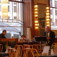 　生演奏していました　チェコビール　２８０コルナ