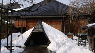 忍者屋敷のようなお寺