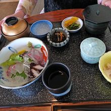 刺身定食，貝汁は撮り忘れた