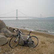 明石海峡大橋は、瀬戸内海に有りますが、風が出ると、荒れます。