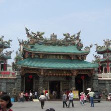 重厚感のある壮大な正殿