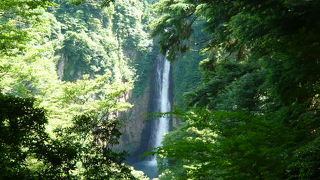 雄滝と雌滝の２つ