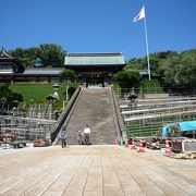 （諏訪神社）--- 長崎市最大の祭り「長崎くんち」がある神社として有名です。