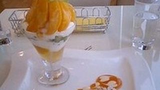 ミニマンゴーパフェとモンブラン