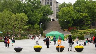 華やいだおしゃれな街