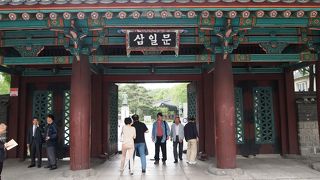 周囲の喧騒から離れた公園