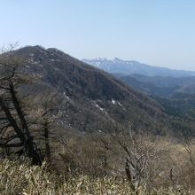 上蒜山（遠くに見えるのは大山の隣にある矢筈ヶ山？）