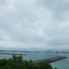 ベランダから見える古宇利大橋。