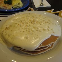 マカディミアンソースのパンケーキ