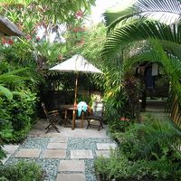 玄関はいってからの庭、