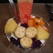 沖縄の果物たちのフルーツパフェ