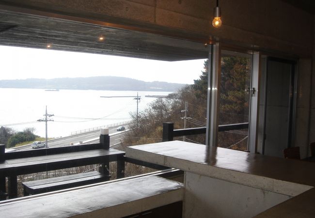 風景画みたいな海カフェ　ブリリアンテモトブヒルズ