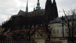 いろんな方向に門があります。