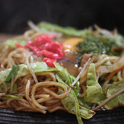 空港アクセスバスの待ち時間に焼きそば食べに必ず寄ってしまいます