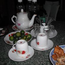 ウェルカム・ティーでおもてなしです。これは無料。