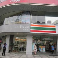 一階にあるセブンイレブン