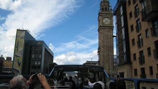 ベルファスト市内観光はオープントップバスで