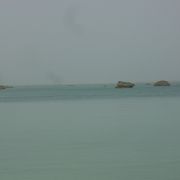 奇岩が浮かぶ浜