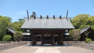 初代天皇を祀る