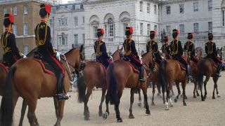 大都会ロンドンに騎馬隊
