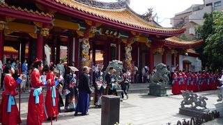 （孔子廟）--- 本当に、偶然「孔子祭」が開催されていました。