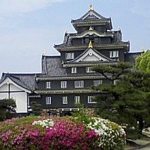 つつじが綺麗な岡山城