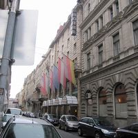 ぱっと見は小さめのホテルですが、中は広かったです。