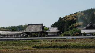 聖徳太子が建てました。