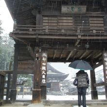 立派な山門です。