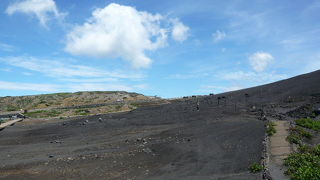 一面真っ黒な砂