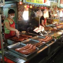 ソーセージ屋台　いいにおい