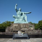 （平和公園）--- 長崎市に来たら訪れておきたい「負の遺産」とも言える場所です。