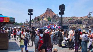 ランドに比べると大人も楽しめる感じでした