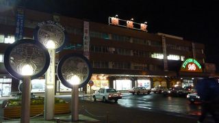 （釧路駅）--- 釧路の中心駅です。市の繁華街もすぐ近く！