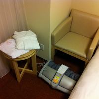 足用マッサージ、パジャマ、バスローブも揃っている