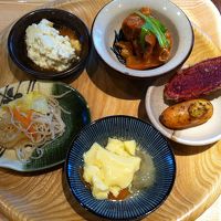 このホテル一押しの朝食のバイキングは壮観！すごい種類