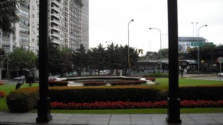 サンマルティン広場のメインストリートのリベルタドール通り（Av. Libertador General San Mart）からレティーロ駅側は、本当に危ないです。