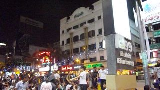 買い物も食事もできます。