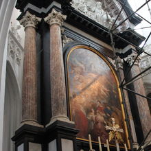 2012/5 は聖母被昇天の絵の正面が工事中でした。