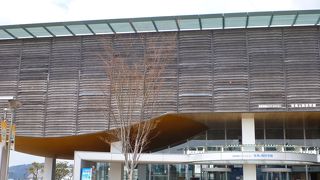 小さな子供が遊べる場所がある