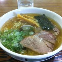 すぐ近くの市場で。