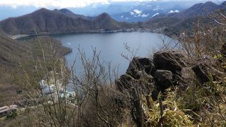 湖周辺でボート・温泉・散策等で楽しめます