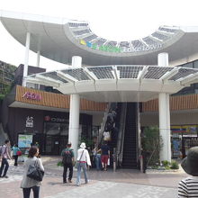 駅改札を出たところ