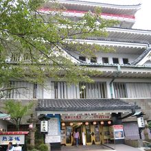 外から見た熱海城