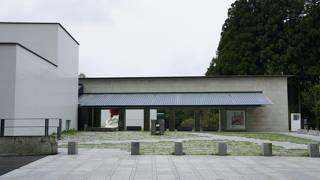 駅からは遠いです