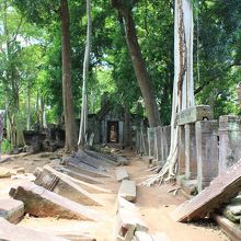 プラサット・トムの参道です。