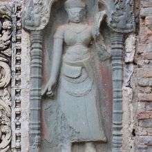 顔が少し欠けていますが祠堂のデバターです。